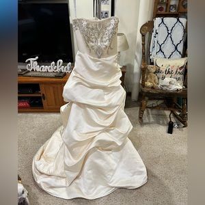 Mary’s Bridal Wedding Dress